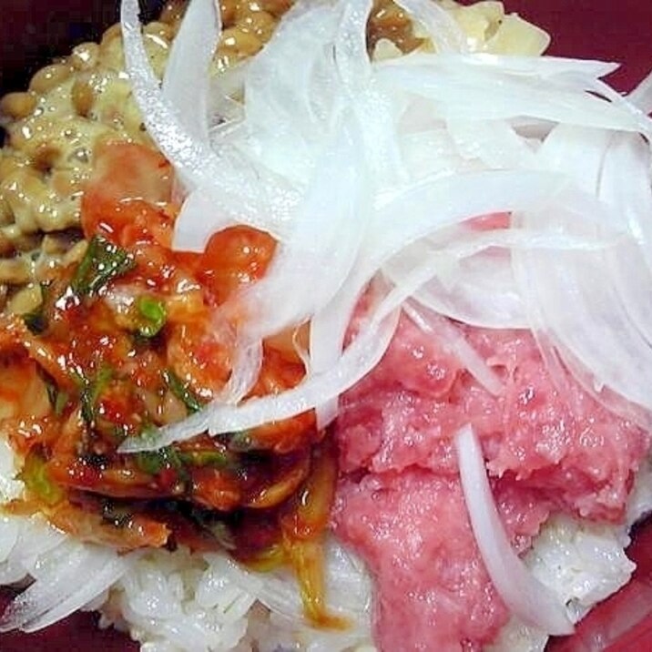 新玉ねぎ添えネギトロ納豆キムチ丼